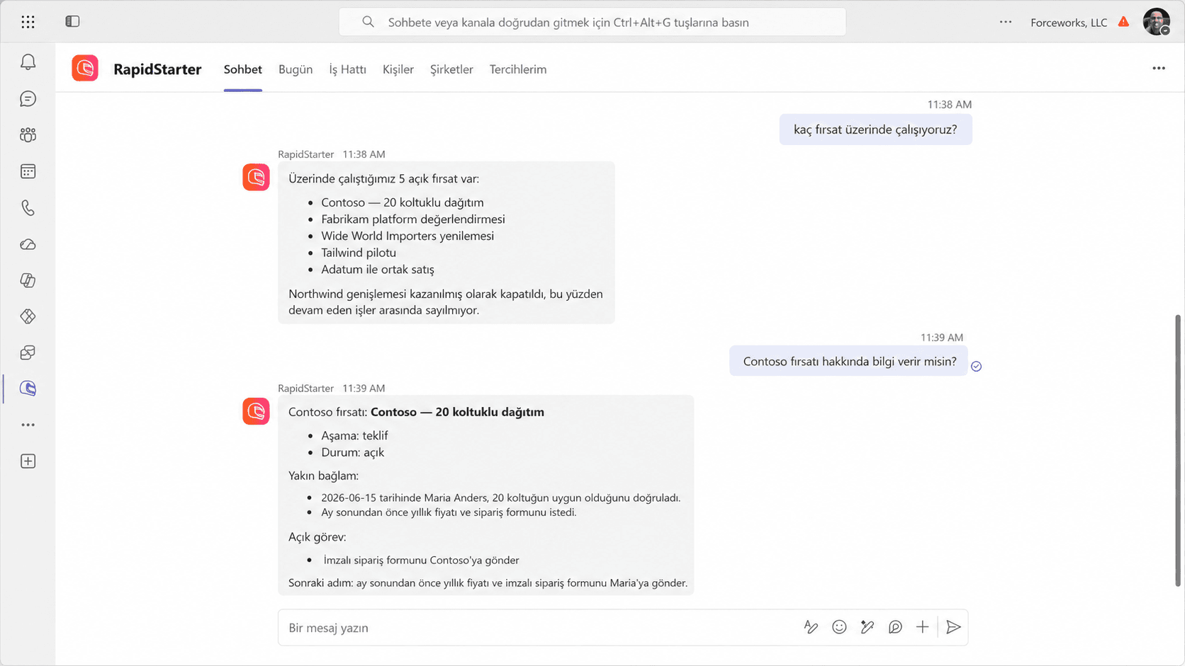 Microsoft Teams içindeki RapidStarter sohbeti, müşteri ve anlaşma sorularını yanıtlıyor.